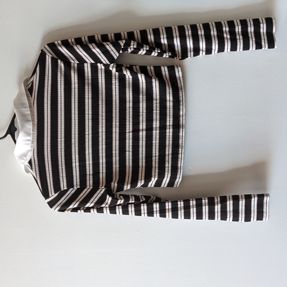 Cropped Button-up Shirt - Picture 2 of 2